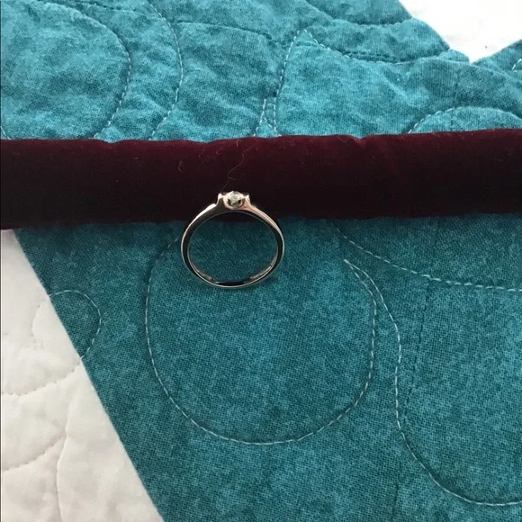 14K White Gold Ring with Diamond Size 5 - Picture 2 of 9